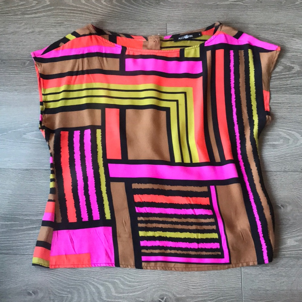 Alice & Trixie Geo Silk Top Gold Button Back Small